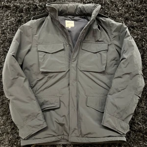 Aspesi Field Jacket - Aspesi Field Jacket i storlek small. Skick 10/10. Helt ny. Nypris: 10.000+ kr. Hör av dig vid funderingar! Pris kan diskuteras