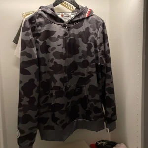 Bape zip upp  - Den är helt ny pris kan diskuteras fråga om fler bilder 