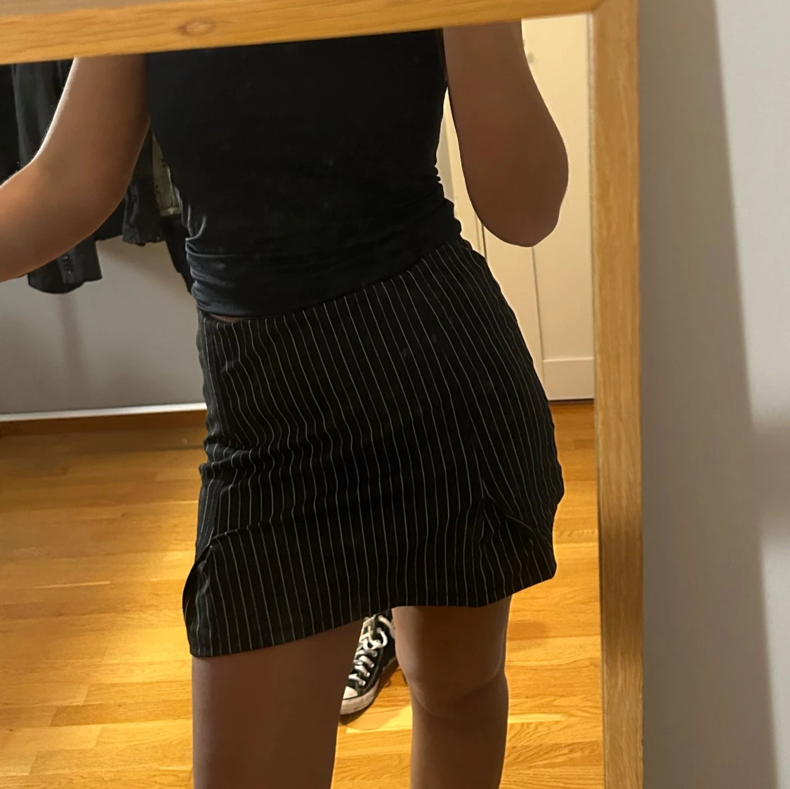 Svart kortkjol med vita ränder - 90