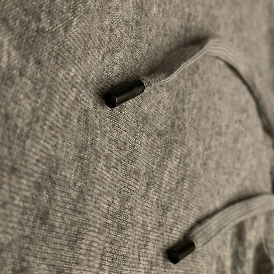 Grå kashmir hoodie från William de Faye - 91