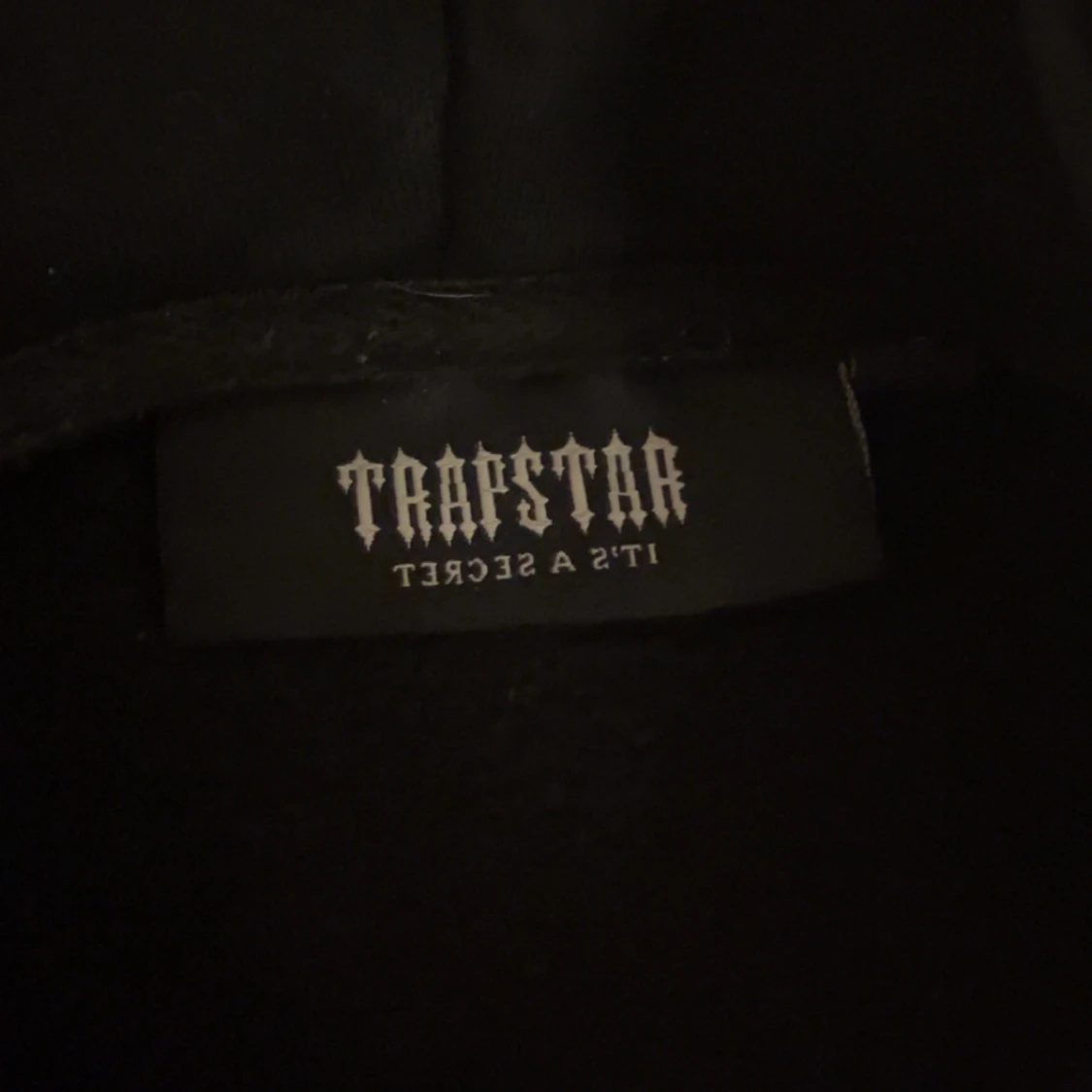 Svart trapstar hoodie  - 91