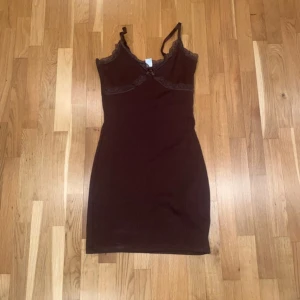 Kort klänning - Har typ aldrig använt😇 de är storlek S men de känns mer som xs🙌🏼🙌🏼