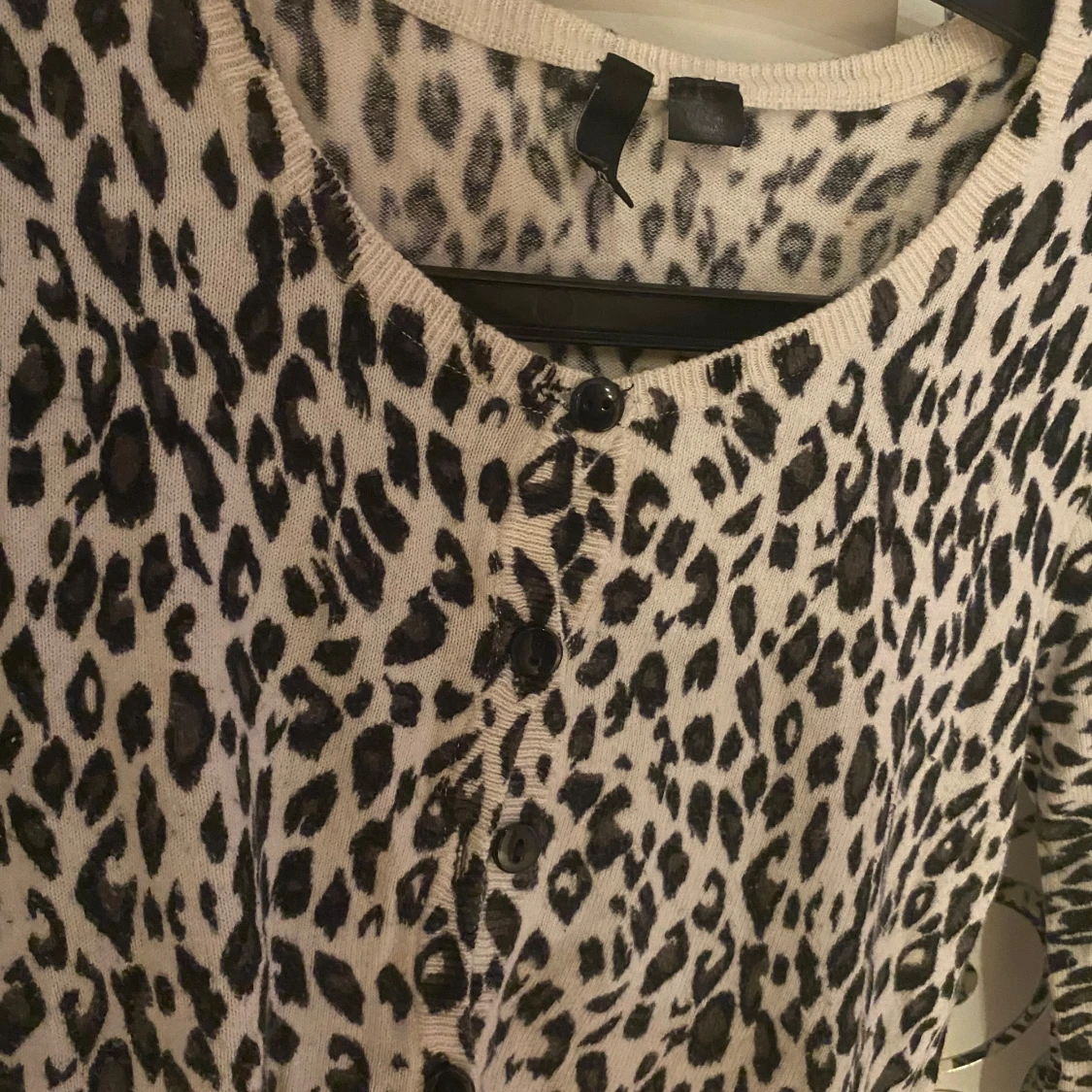 Leopardmönstrad kofta med knappar - 91