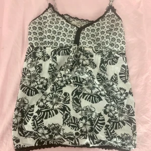 Floral topp - Söt blommig topp från clockhouse! 🎀