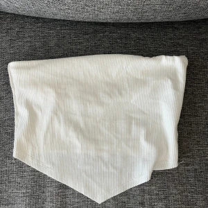 Cool tubtop  -  Annorlunda tubtop, lite cowboy stil🥰🥰liten i storleken 