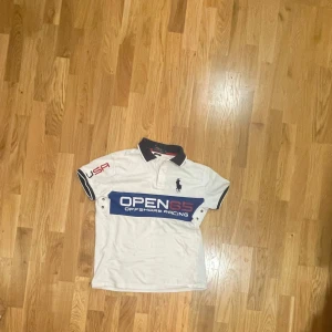 En knappt använd ralph lauren sport tröja priset går att diskutera  - Ej några skador