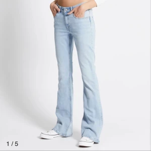 Low boot jeans  - Säljer low boot jeans ifrån lager 157 i ljus ljus blå i xs full lenght💕💕dom är aldrig använda bara testade💕💕säljer för att dom är lite små för mig skriv om ni är intresserade eller har frågor💕💕