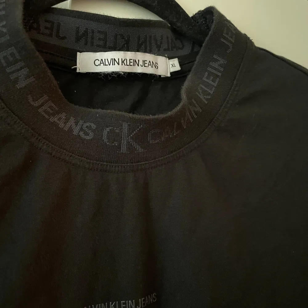 Calvin klein T-shirt, xl sitter som en L. Tröjor & Koftor.