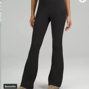 Lululemon flare pants - Säljer dessa yogabyxorna från lululemon då de tyvärr är för stora för mig💖💖💖