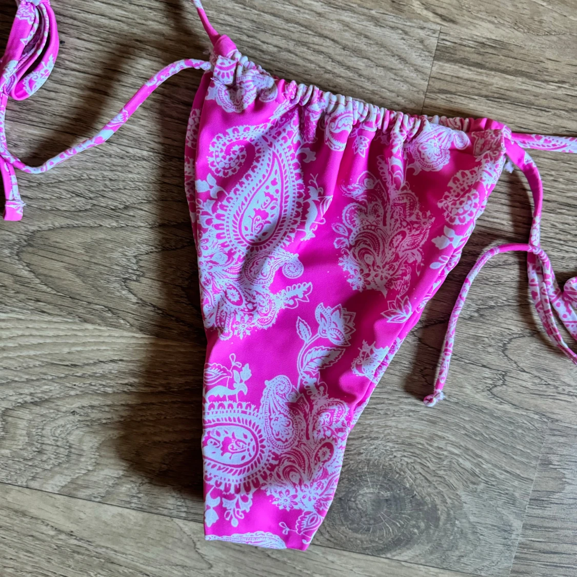 Rosa bikiniunderdel från SHH - 90