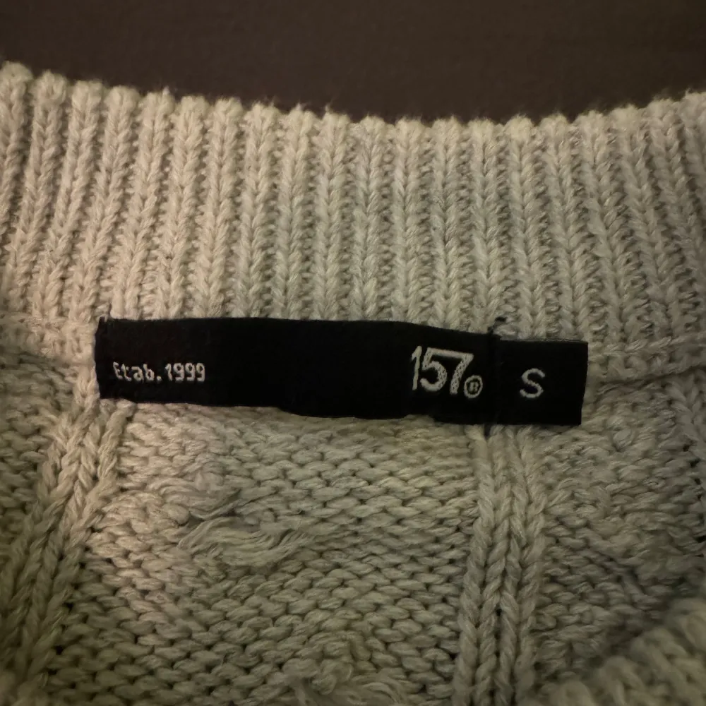 Vill blir av med tröjan pga har igen användning av den. Hoodies.