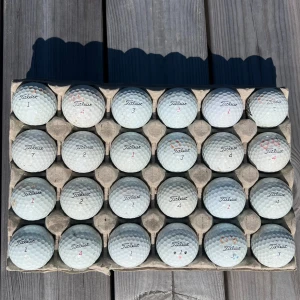 Golfbollar 24st Titeleist- ProV1  - Ok skick därav det låga priset. Bara att höra av sig. 