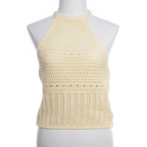 Gul virkad topp - Supersöt ljusgul virkad topp 💛 Disskuterbart pris även öppen för byte!