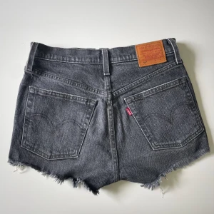Levi’s 501 jeansshorts  - Ett par Levi’s jeansshorts i modell 501 i mycket bra skicka.
