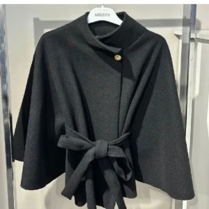 SÖKER - hej! Söker denna poncho, kan betala bra 💓 skriv om ni har en att sälja 