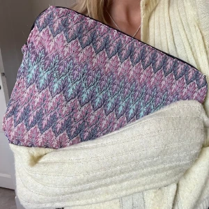 Datorfodral  - Datorfodral i missoni liknande mönster, pris kan diskuteras 