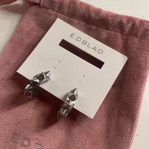 Edblad nitörhängen - • Endast använda 3 gånger • Säljs då dom inte kommer till användning • Nypris 400