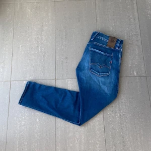 Replay Anbass Hyperflex Jeans  - Säljer nu dessa blåa replay Anbass hyperflex jeans, skriv för fler frågor/bilder🙌🏼