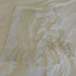 Vitt sommar kjol - Super fin kjol, aldrig använd 