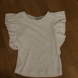 Volang topp zara  - Jättefin topp från zara knappt använd alls💕