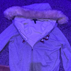 Custom gap zip hoodie  - Aint letting go for cheappppppp s eller xs