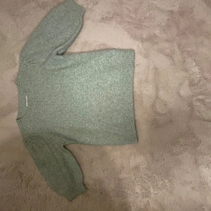 Kortärmad stickad tröja - Supergullig kortärmad stickad tröja från envii 