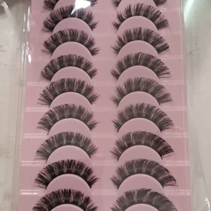 Lösögonfransar 10 par - 10 par oöppnade och orörde fransar, säljer pga beställde en för många, priset kan diskuteras och kan även bytas ut för andra fransar💞