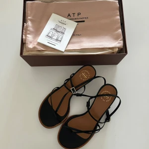 Sandalett från ATP atelier - Oanvänd sandalett från ATP atelier.  Inköpta för 3.400kr. 