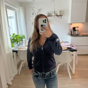 Blå kofta  - Säljer denna kofta från Gina då den inte kommer till användning längre💞
