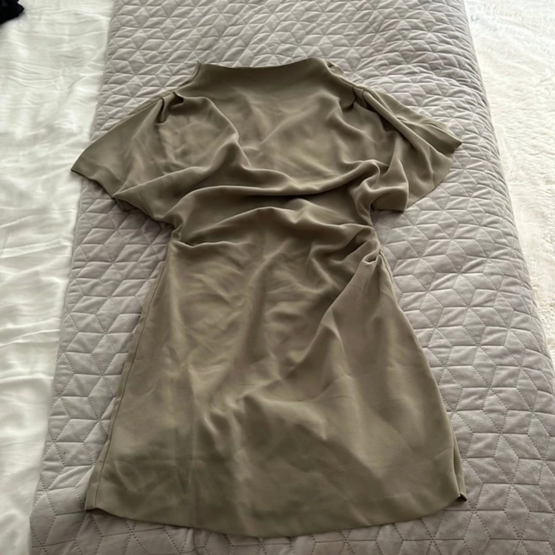 söker denna klänning från hm