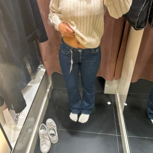 jeans - säljer dessa lågmidjade jeansen från gina!! fint skick💞💓💘nypris är 500,slutsålda på hemsidan.  kan gå ned i pris vid snabb affär!!!