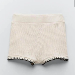 Shorts  - Vita shorts från Zara
