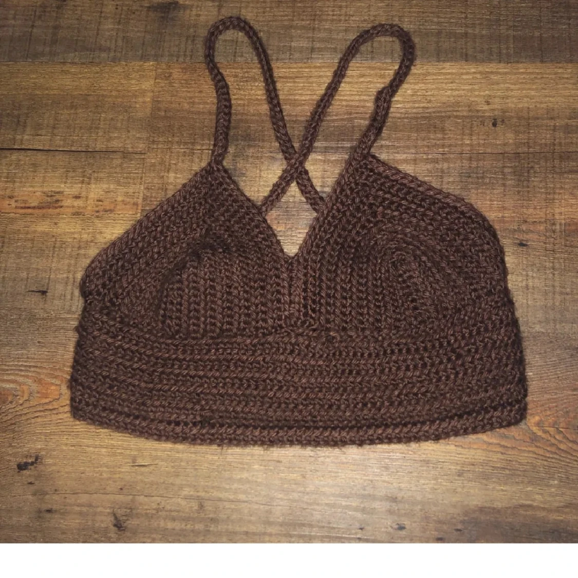Brun stickad topp med smala axelband