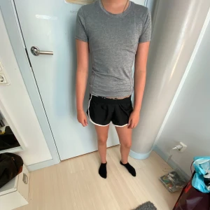 Grå hm tränings tröja - Jätte skön tränings t-shirt från hm 