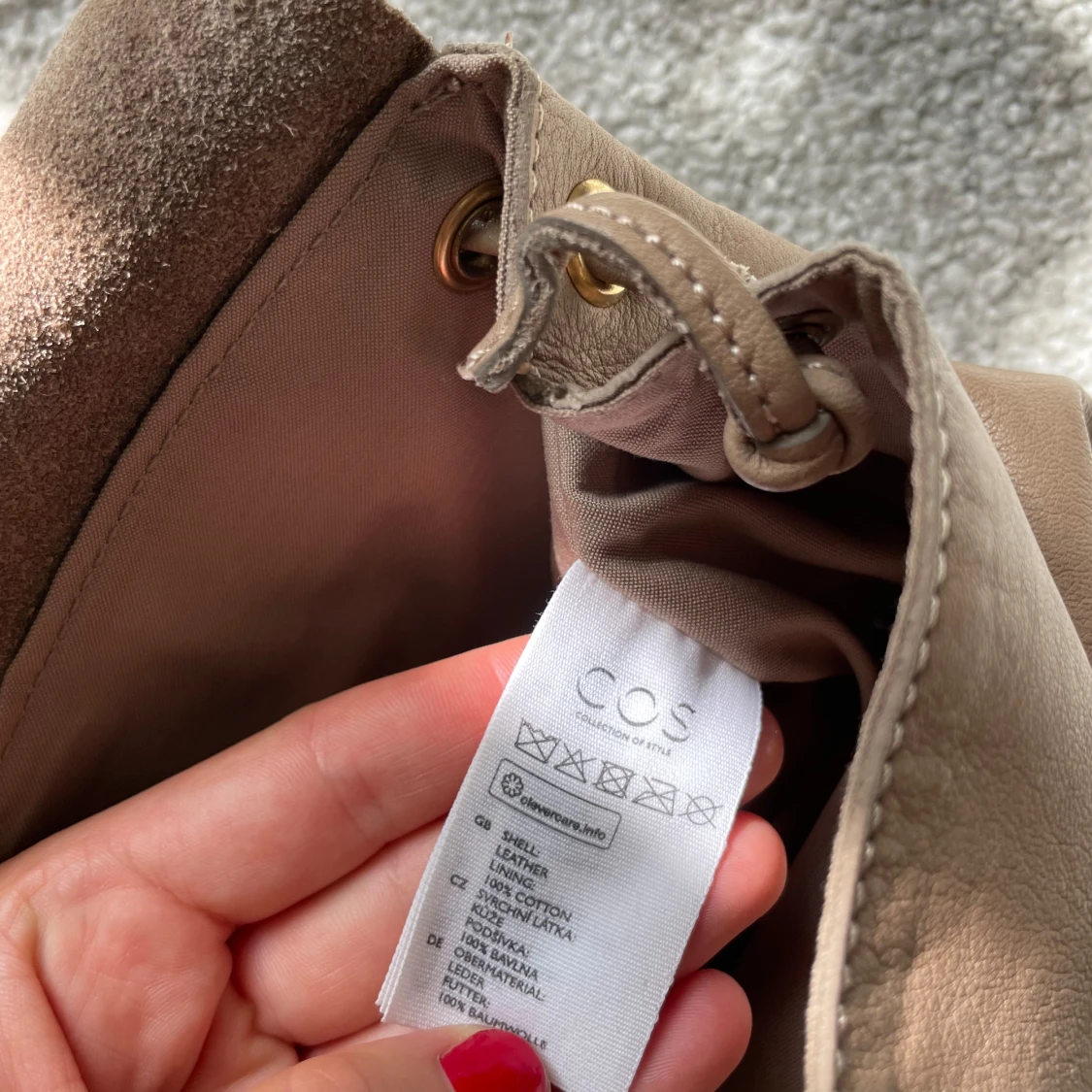 Beige axelväska från COS - 92