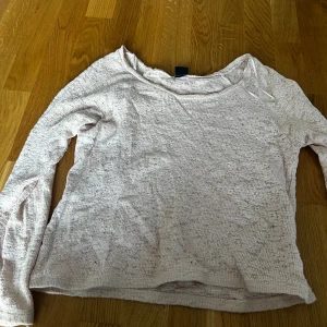 Tröja Gina tricot - Tröja från Gina. Som en semester typ men den är inte ”stickat tät”. Rosa/beige