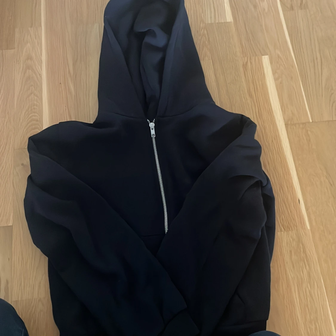 Svart hoodie från 157 - 91