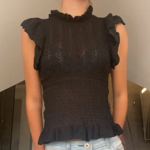 Fin topp från Zara - Snygg överdel från Zara som är perfekt till när man ska klä sig fint!💝 Pris kan alltid diskuteras, lägg gärna bud😚