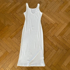 Lång klänning  - Sjukt fin storlek s  🎉(VÄLJ 10 VALFRIA ANONSER FÖR 200KR)🎉