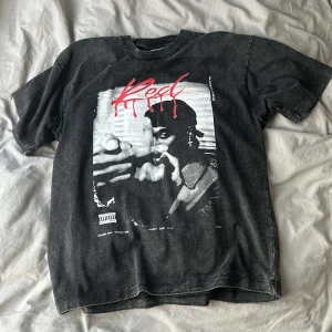 PLAYBOICARTI TEE - 10/10 condition använt den en gång trots att set lätt är fetaste tshirten jag ägt men har tappat den stilen. Storlek M passar L
