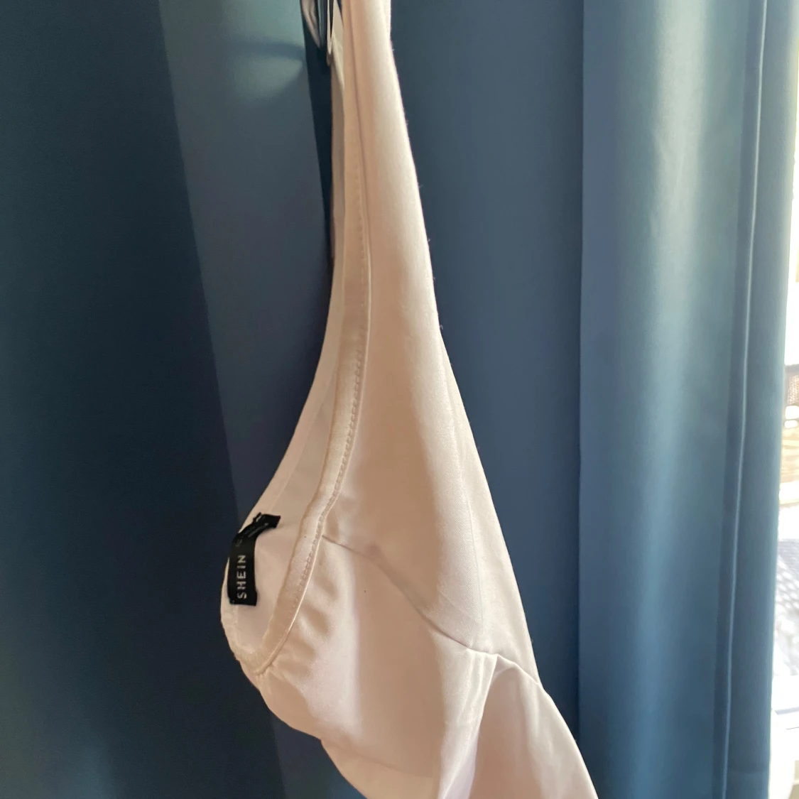 Vit ärmlös linnetopp - 91