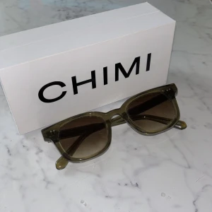 Chimi 04 - Riktigt snygga chimis 04 som väldigt sällan använts!! Nypris 1200kr