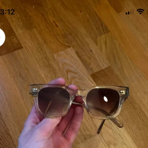 Chimi glasögon  - Säljer nu mina chimis i färgen ECRU 04:or. Används inte längre pris kan diskuteras vid snabb affär. Lånade bilder 