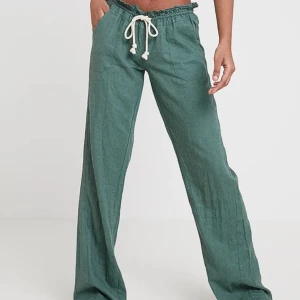 Roxy linnebyxor  - Säljer dessa jätte fin Roxy linnebyxor i mycket bra skick  Storlek:M