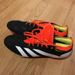 Adidas Predator, byte kan också va av intresse  - Använda 4 gånger, skornas skicka är 9/10