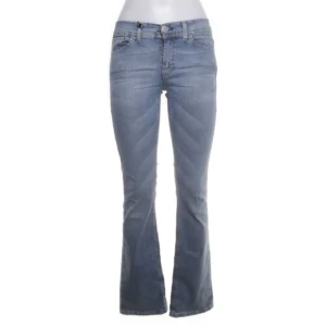 Low Waist bootcut jeans  - Jättesnygga low waist bootcut jeans som tyvärr inte kommer till användning. Skriv privat om ni vill veta mått💓