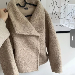 Mysig höst jacka - Säljer denhär jätte mysiga höst jackan från Gina tricot💞💞