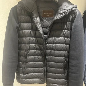 Cardigan jacka - Här har jag en Massimo dutti cardigan i topp skick som är i storlek M men passar även S. Den har ej några skador.