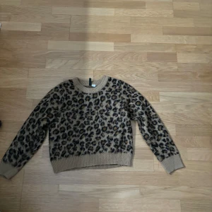 Leopard tröja - Inga fel 
