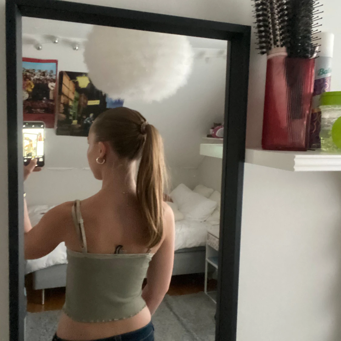 Grön ribbad linnetopp med spetsdetaljer - 91